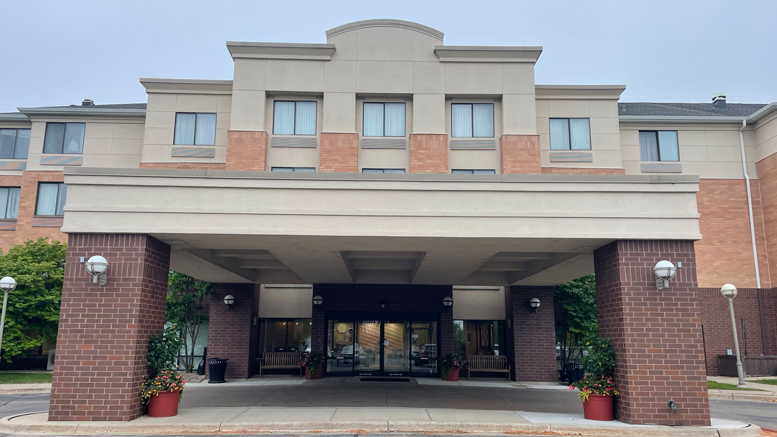 before-renovations-springhill-suites-minnesota