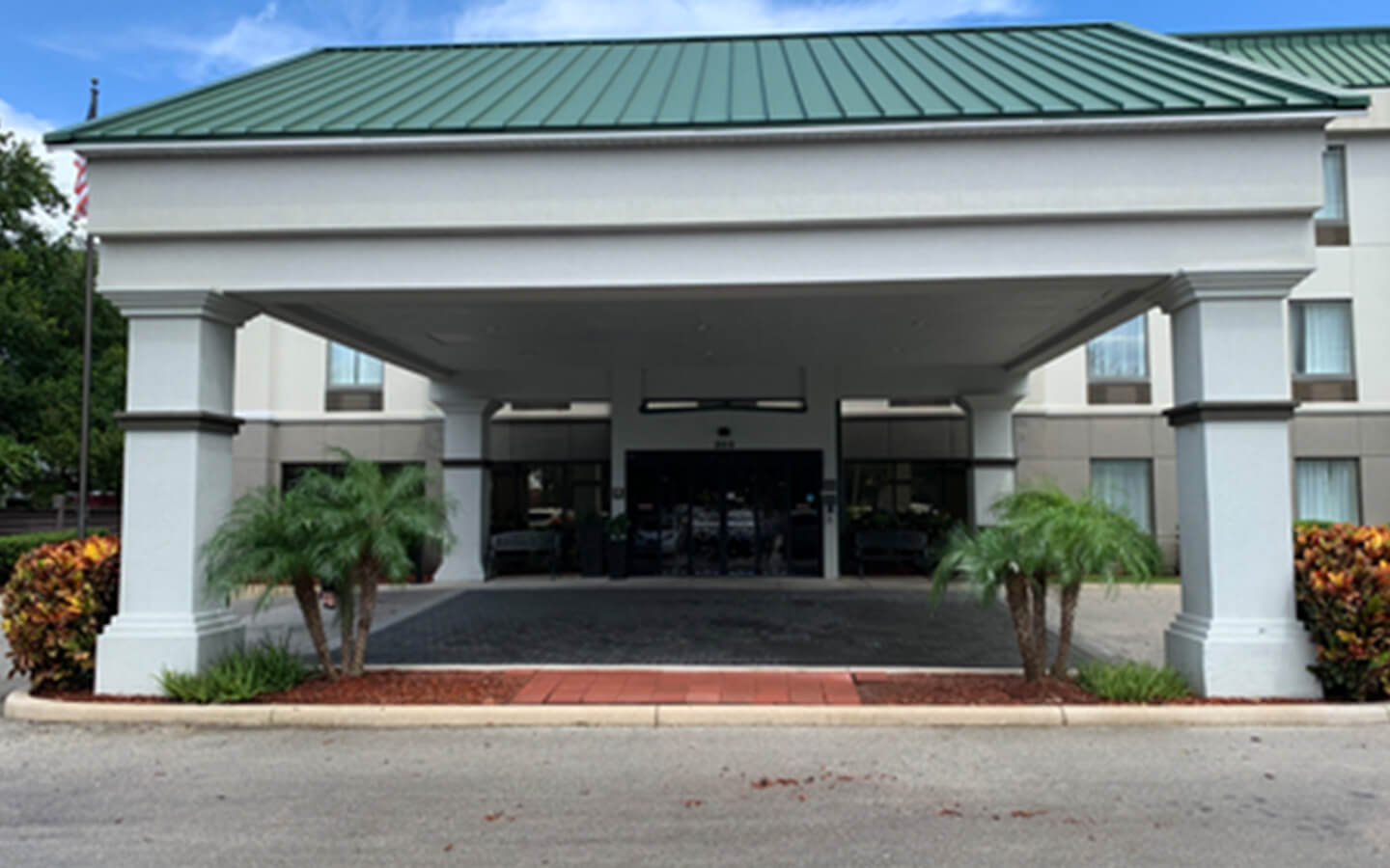 before-hotel-renovation-on-hampton-inn-in-winterhaven-florida