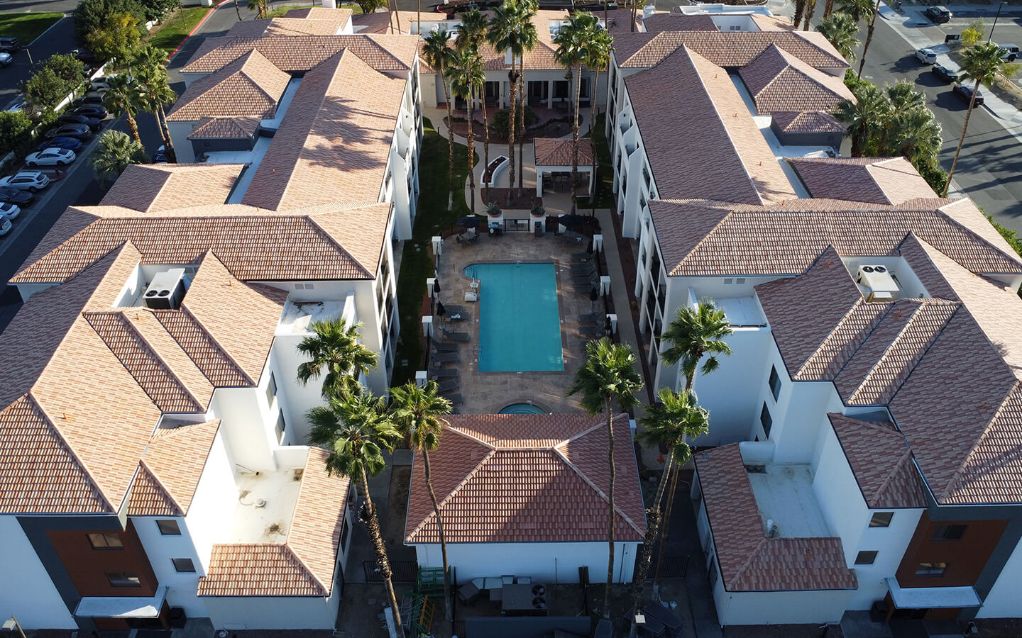 courtyard-by-marriott-hotel-renovation-in-palm-springs-california-after-view-c