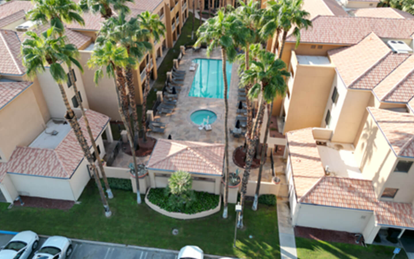 courtyard-by-marriott-hotel-renovation-in-palm-springs-california-before-view-c