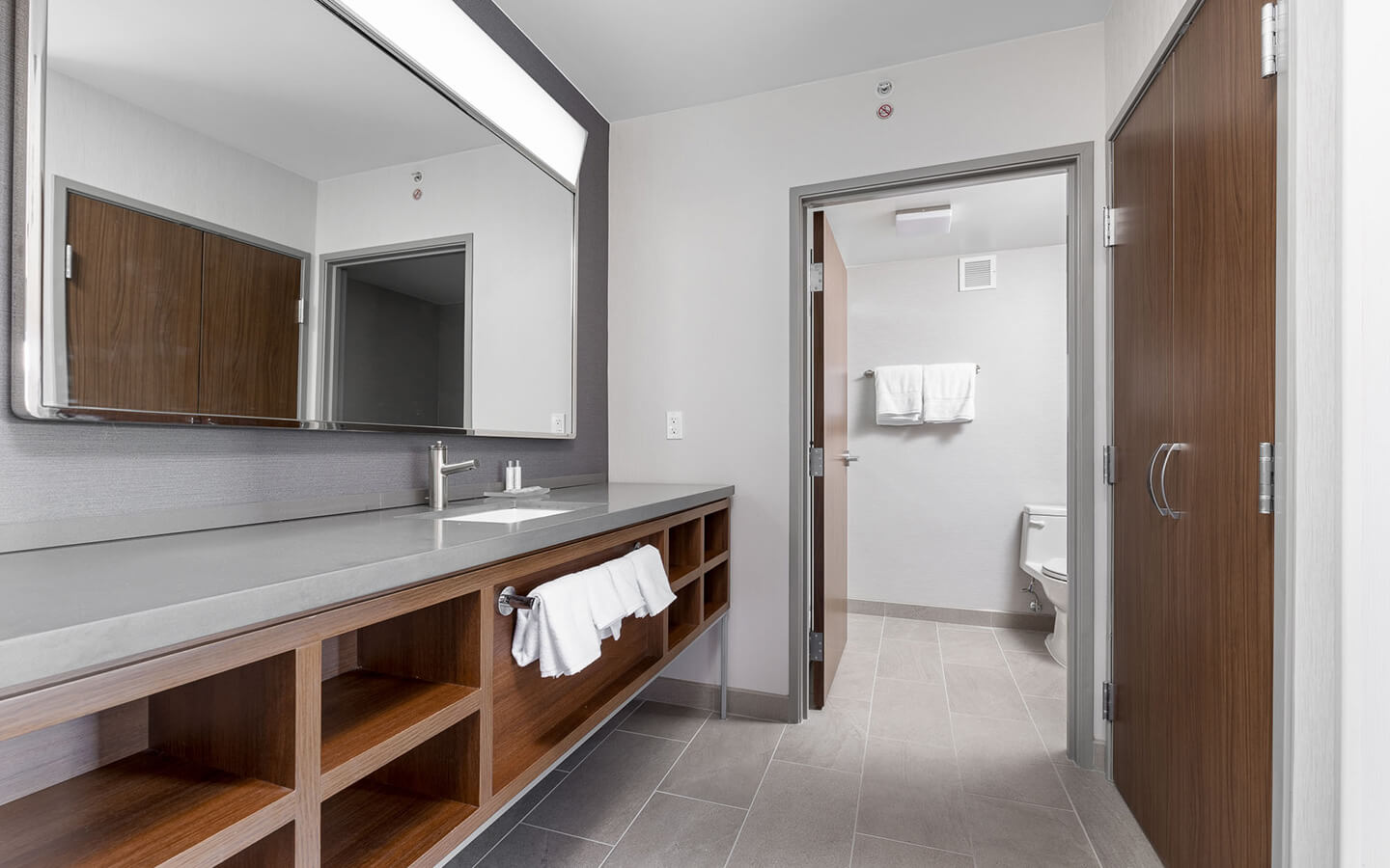 courtyard-by-marriott-interior-exterior-hotel-renovation-pip-fulfillment-in-farmington-new-mexico-after-view-c