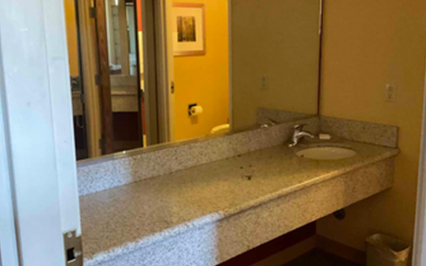 courtyard-by-marriott-interior-exterior-hotel-renovation-pip-fulfillment-in-farmington-new-mexico-before-view-c
