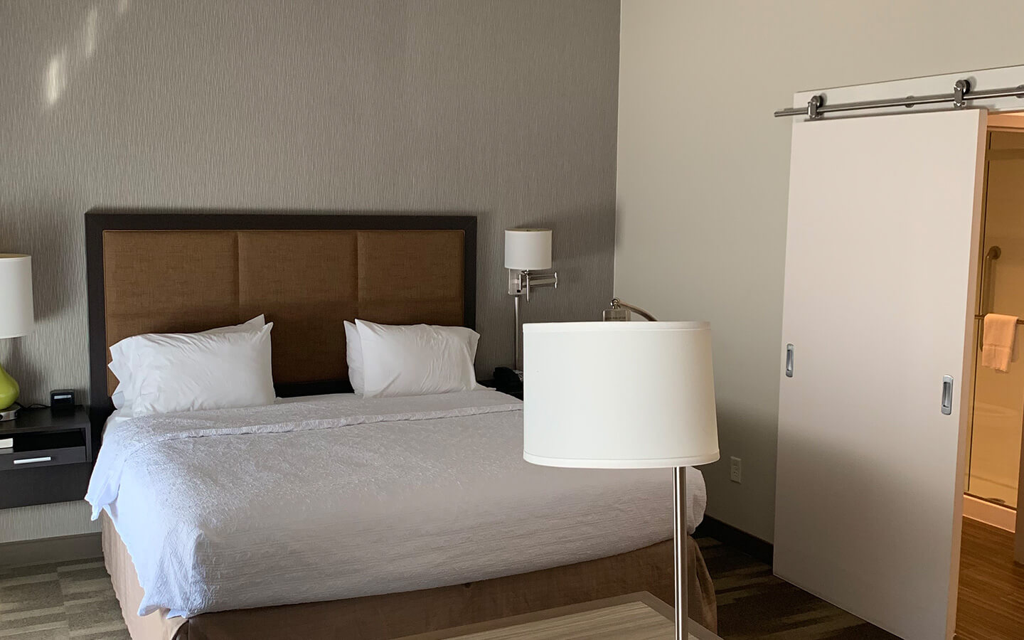 hampton-inn-hotel-remodel-pip-fulfillment-in-georgetown-before-view-f