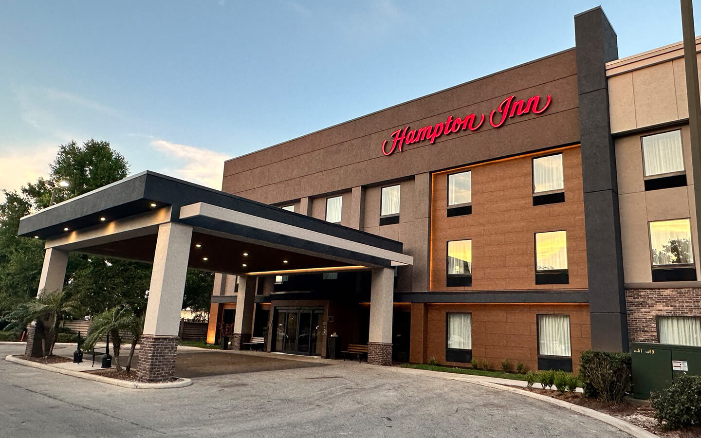 hotel-renovation-on-hampton-inn-in-winterhaven-florida-after-view-a
