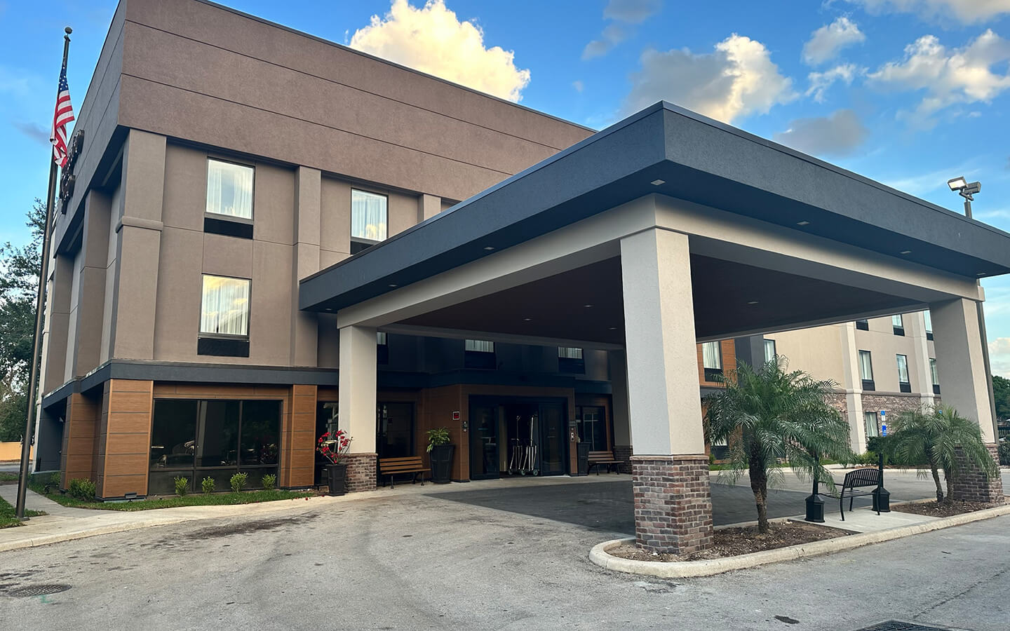 hotel-renovation-on-hampton-inn-in-winterhaven-florida-after-view-b