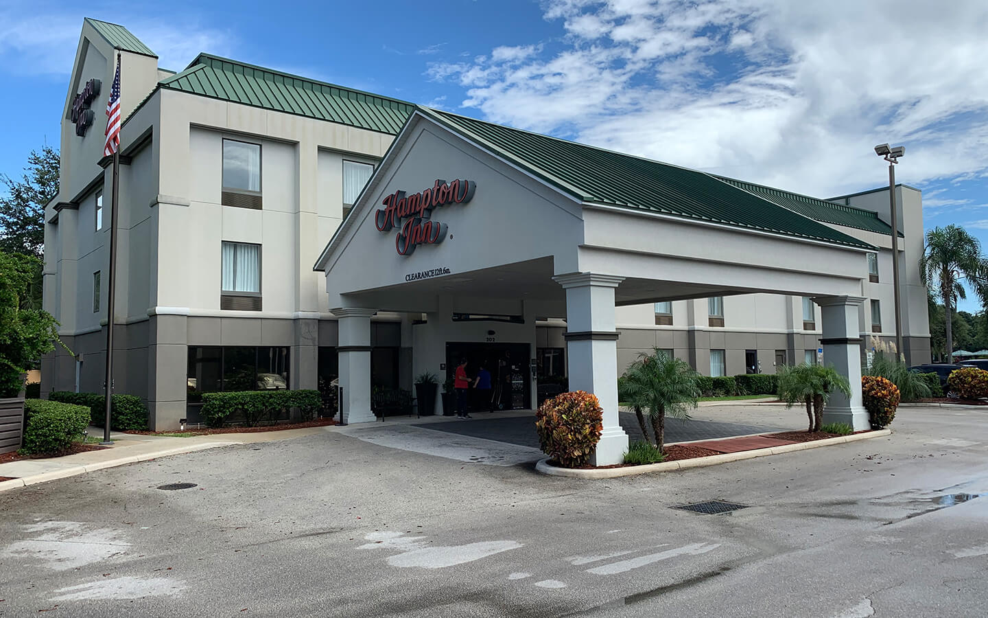 hotel-renovation-on-hampton-inn-in-winterhaven-florida-before-view-b