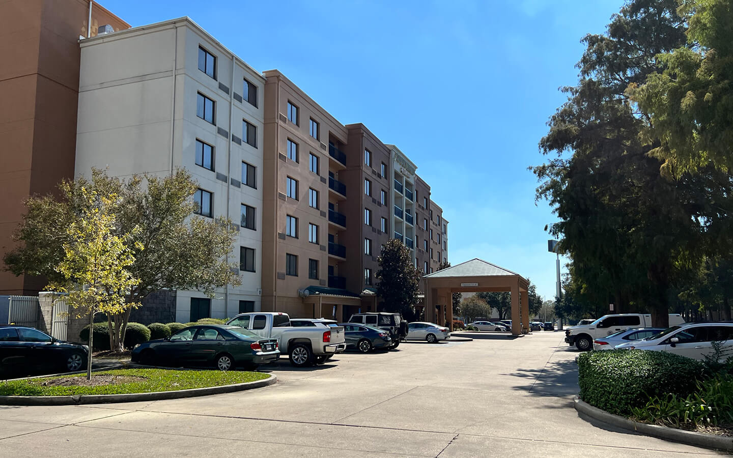 metairie-la-courtyard-before-view-a